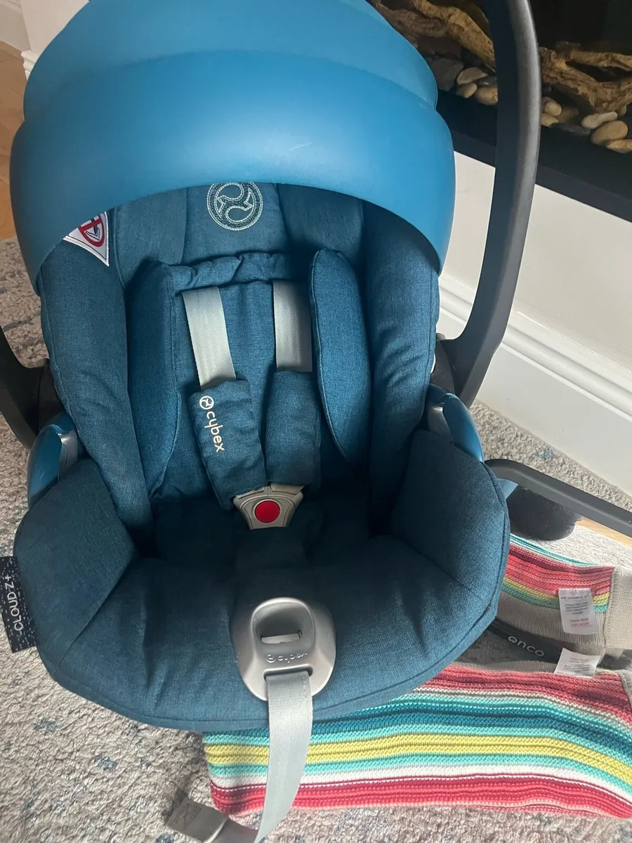 Cybex Cloud z+ with swivel base &. Mirror - Image 3