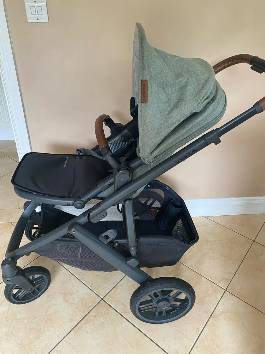 Vista 2 set & car seat - Bought new July 2024 - Image 1