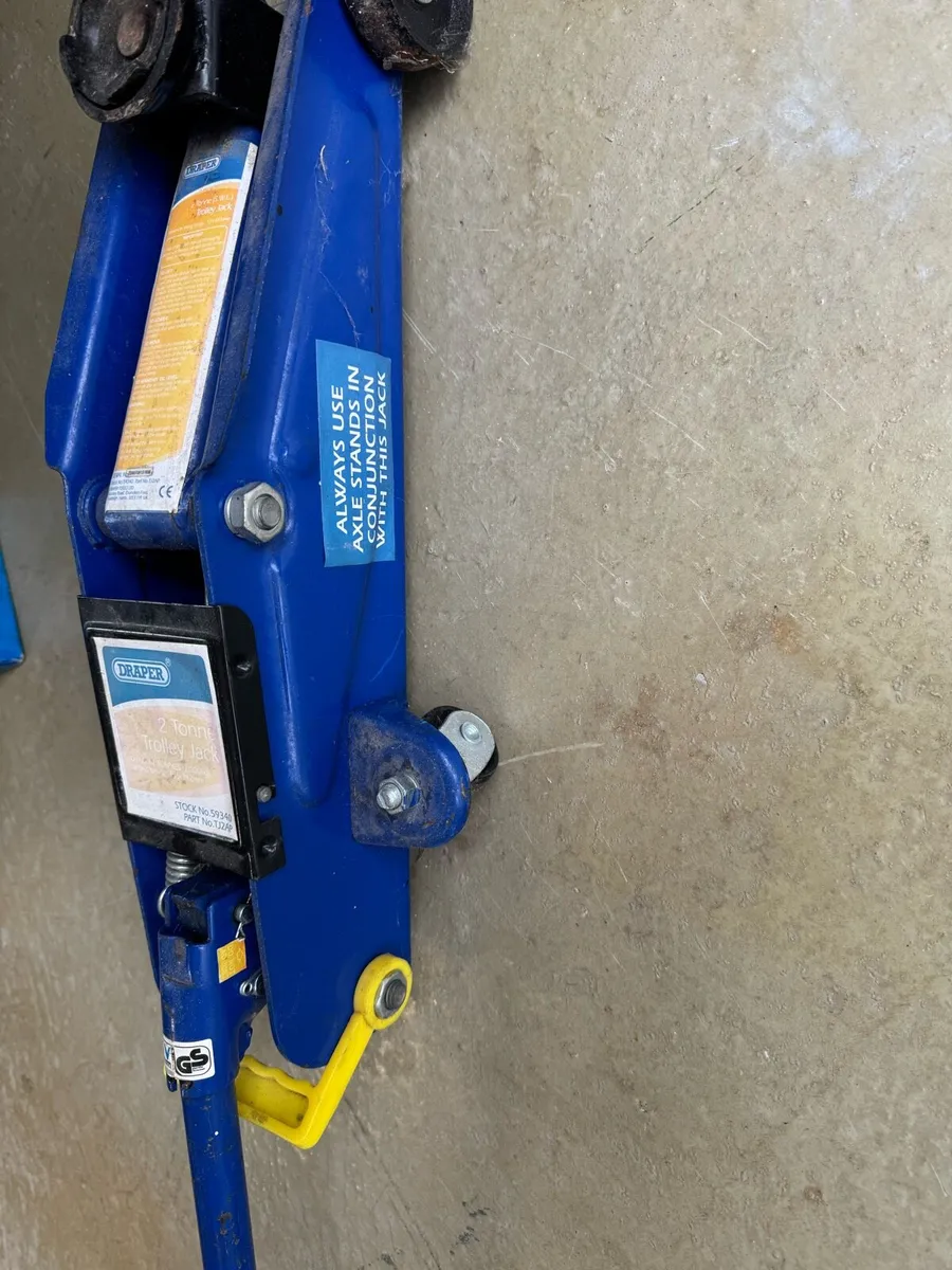 2 Tonne Trolley Jack Draper - Image 1