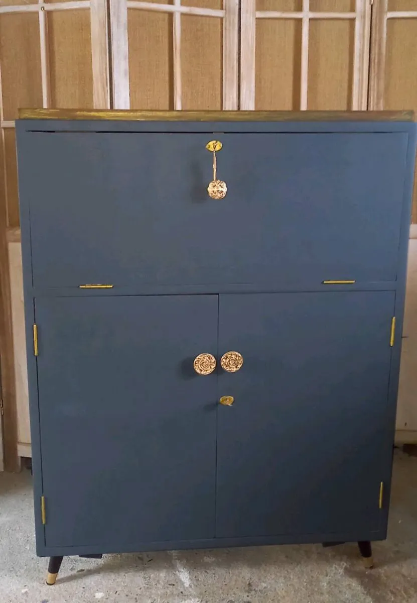 Vintage cocktail cabinet - Image 1