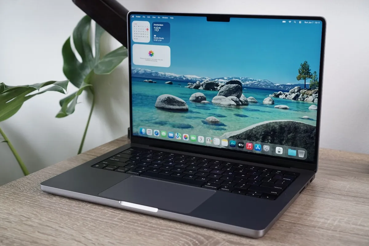 Macbook Pro 14" 2021 M1 Pro | 16GB Ram | 512GB - Image 1