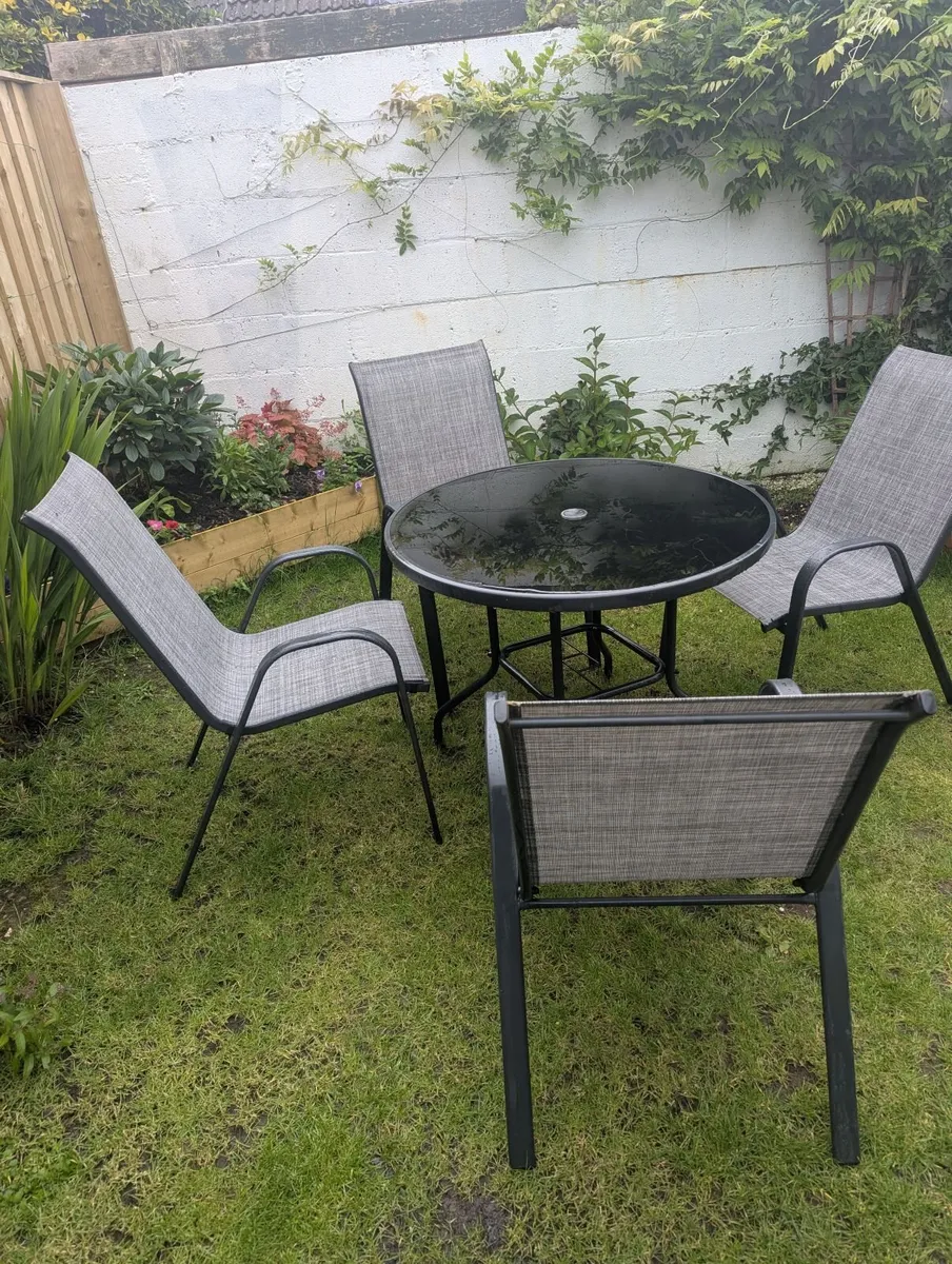 Glass top table and chairs for garden - Image 1