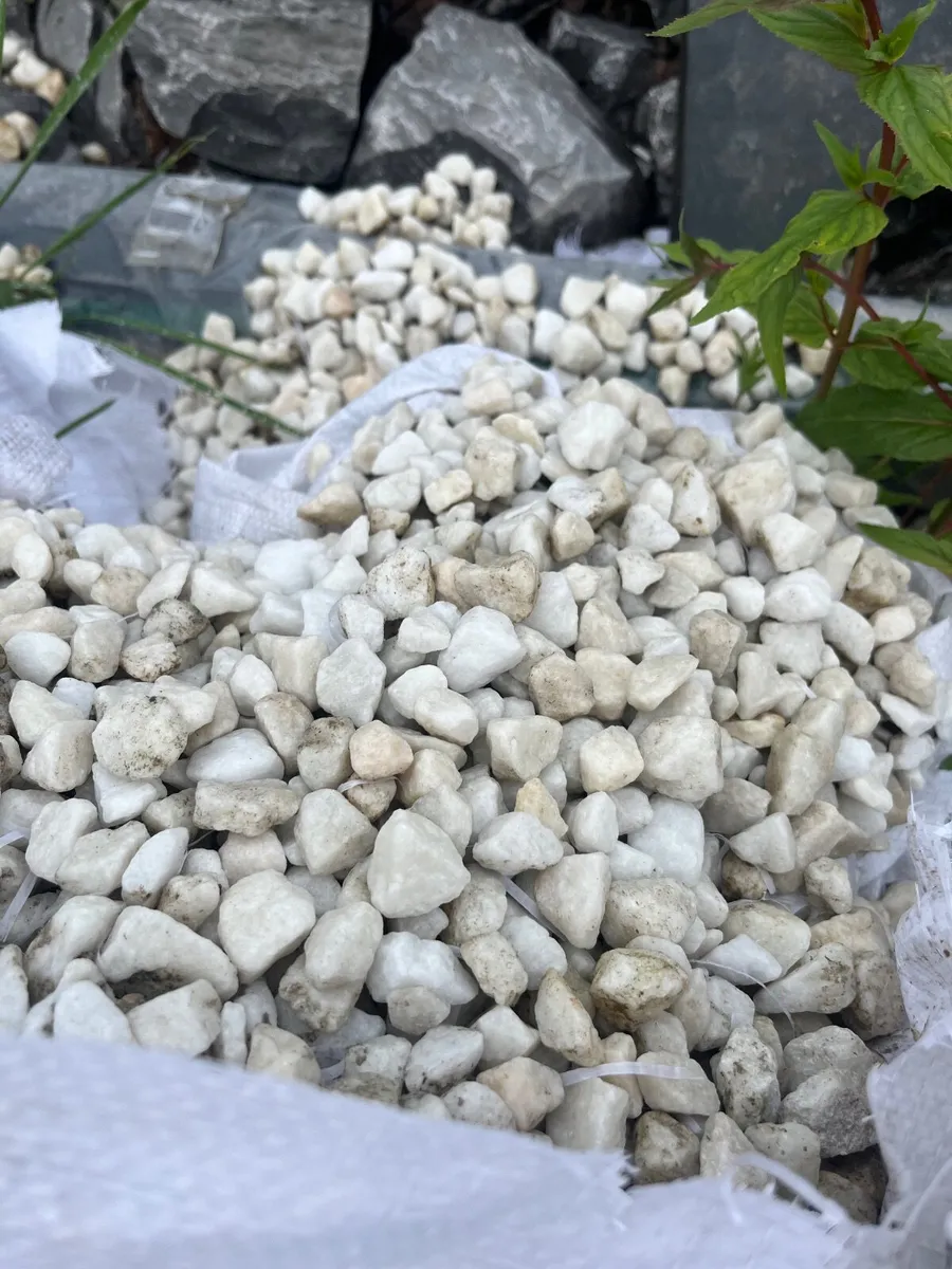 Decorative stone - Image 1