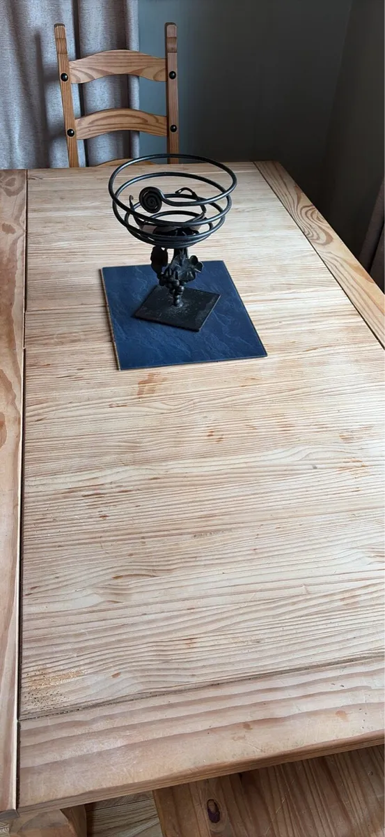6 seater Corona table and chairs - Image 3