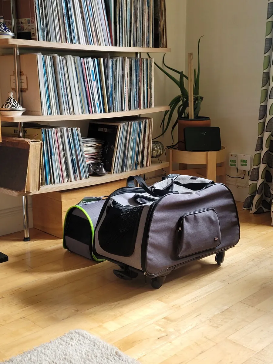 2 virtially new cat carriers - Image 3