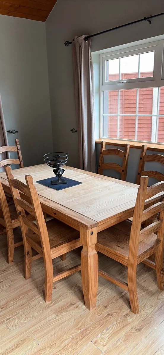 6 seater Corona table and chairs - Image 2