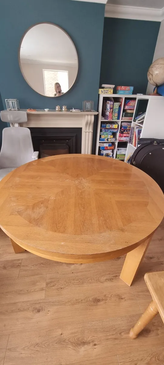 Round table 1.5 metres - Image 1