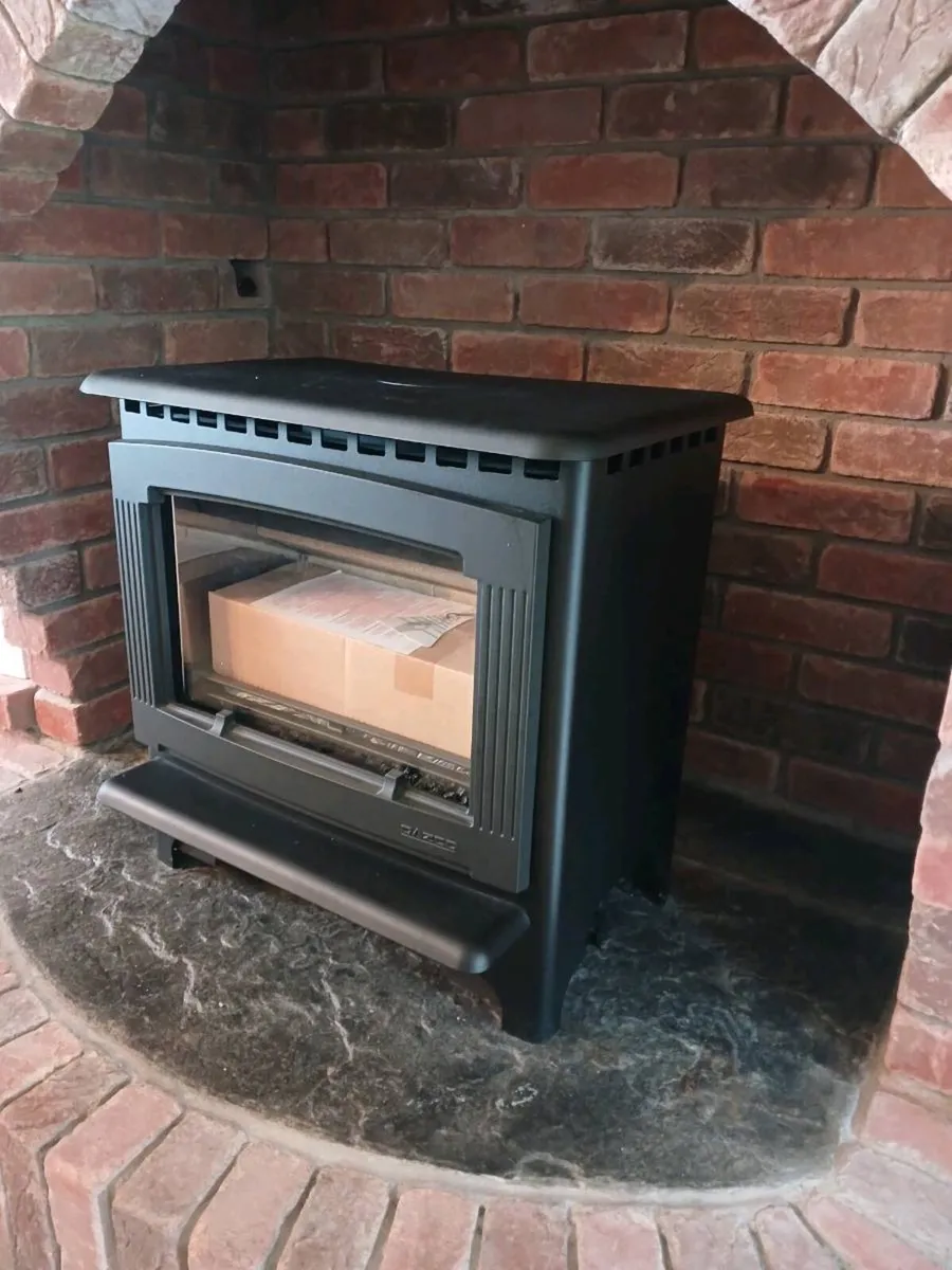 Gazco Marlborough2 Medium NG Conventional Flue - Image 2