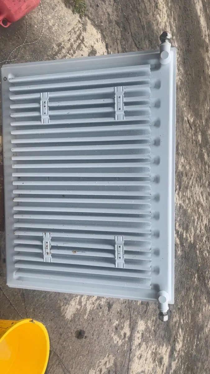 2 Single Radiators - Image 2