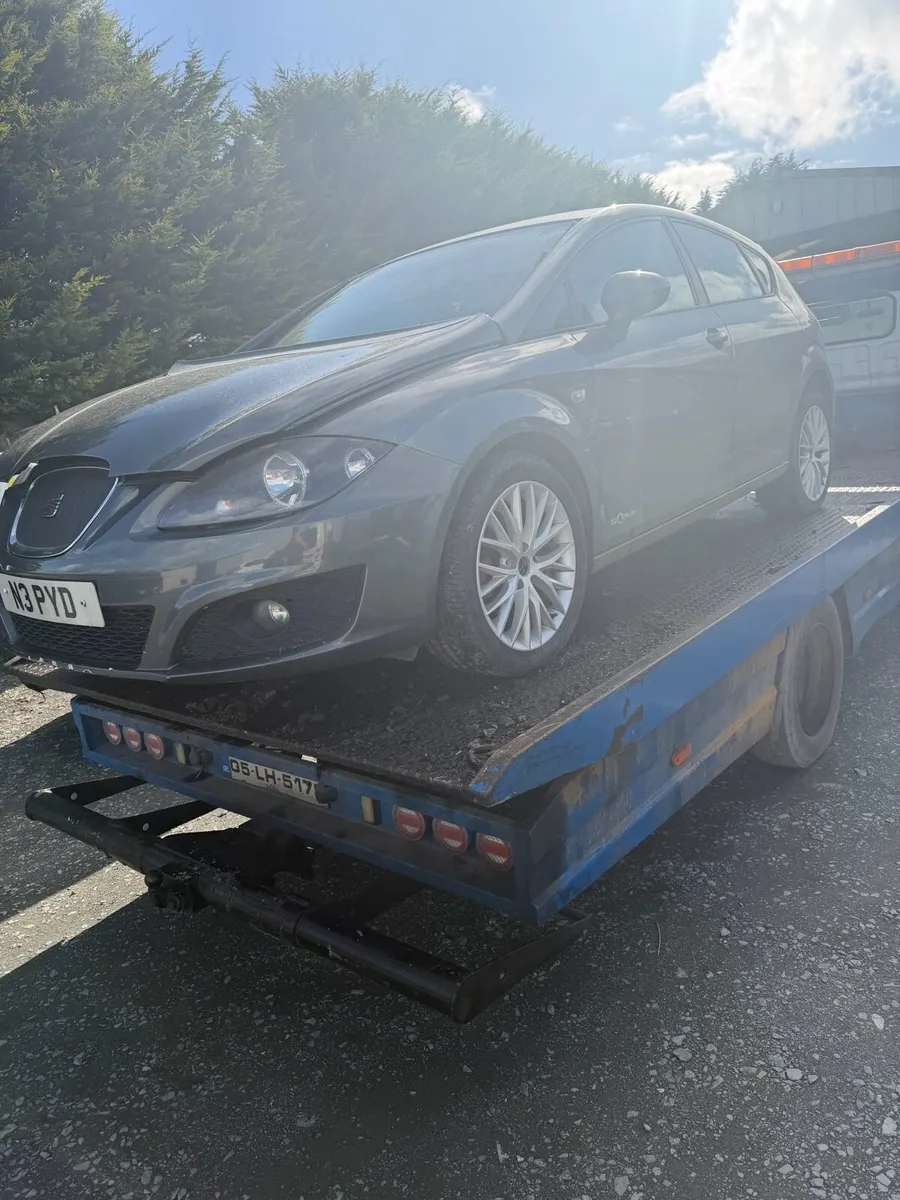 2012 seat Leon 1.6 tdi for breaking only - Image 1