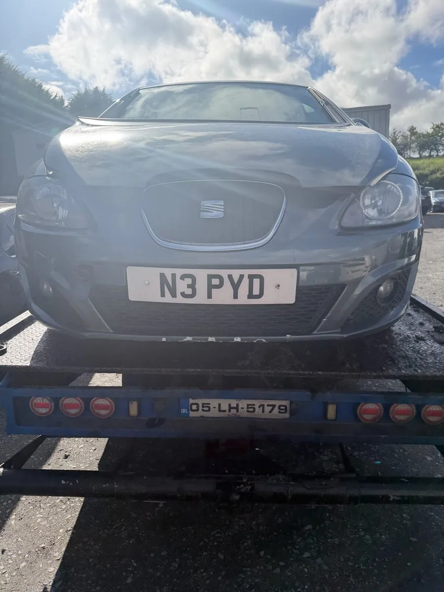 2012 seat Leon 1.6 tdi for breaking only - Image 4
