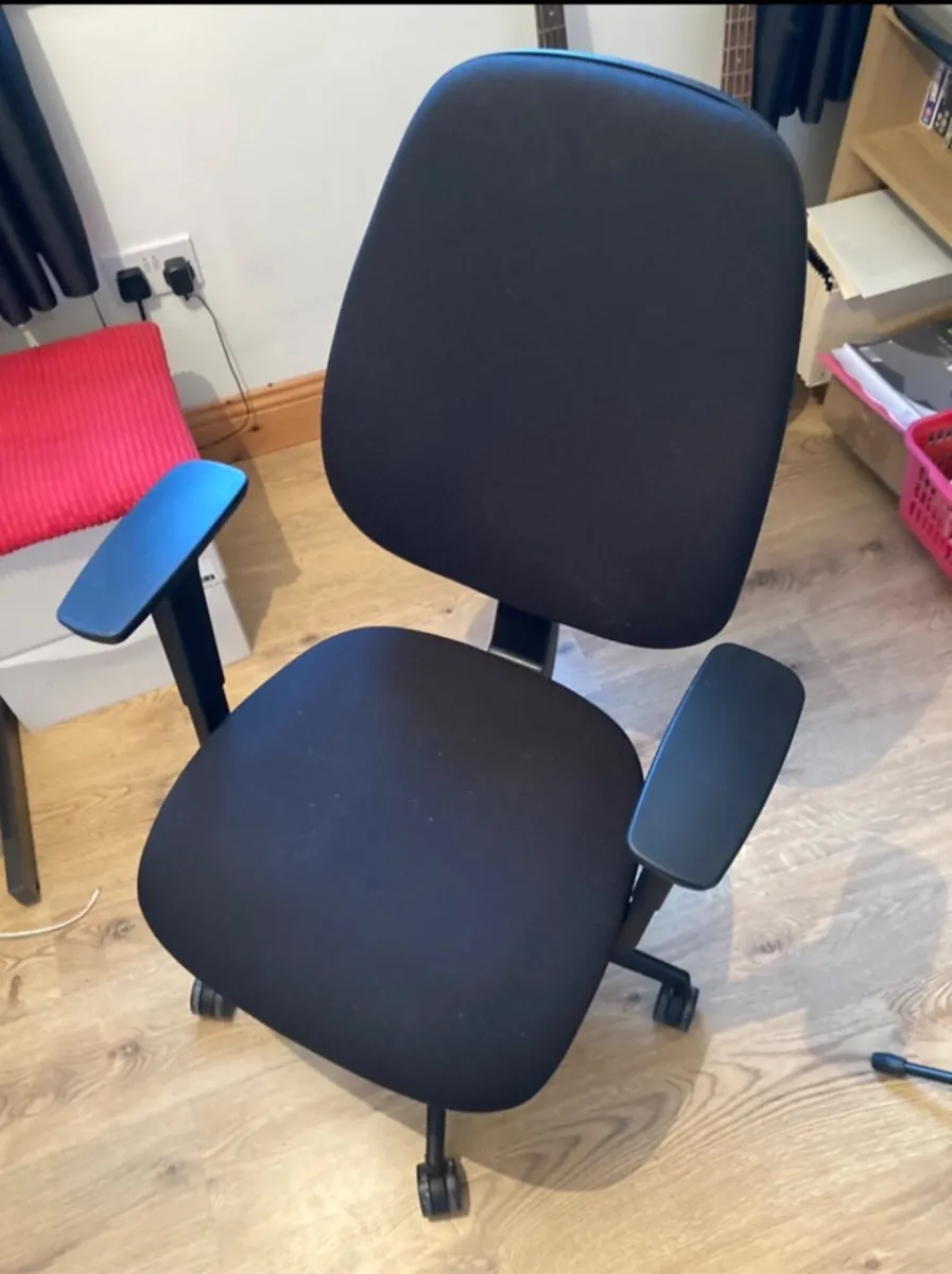 Office chair - Image 1
