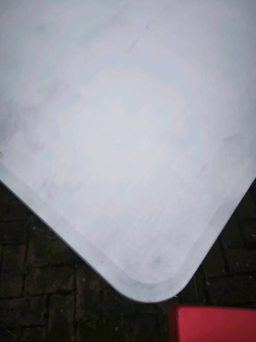 Fold up table with 4 chairs perfect for summer - Image 2