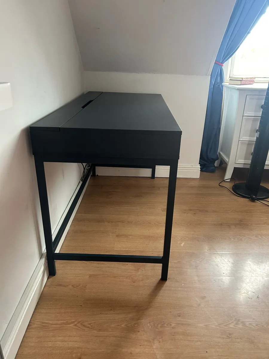 Desk - Image 4