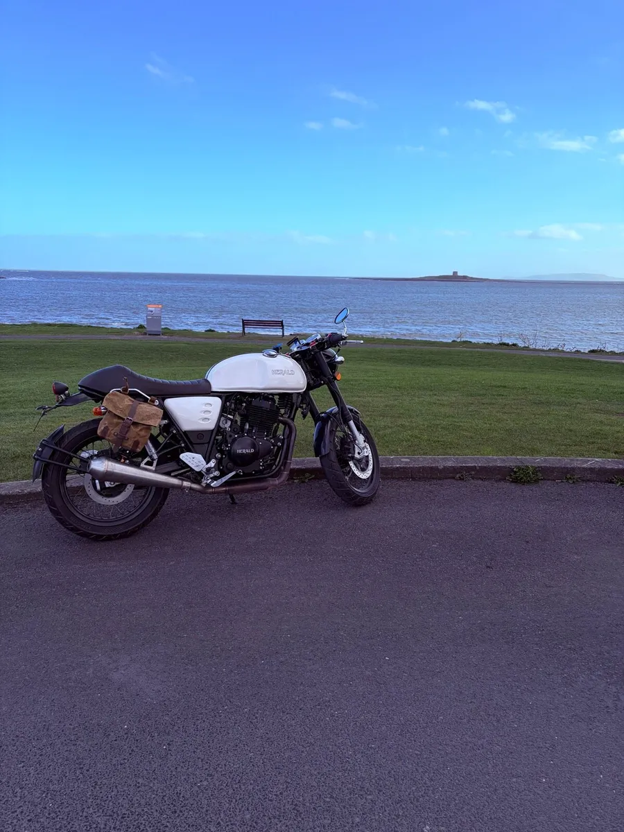 Herald Cafe 400cc cafe racer - Image 3