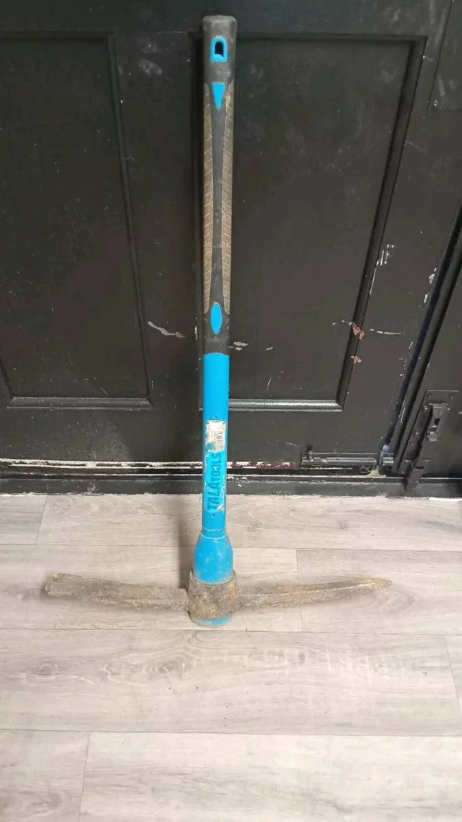 Pick axe - Image 1
