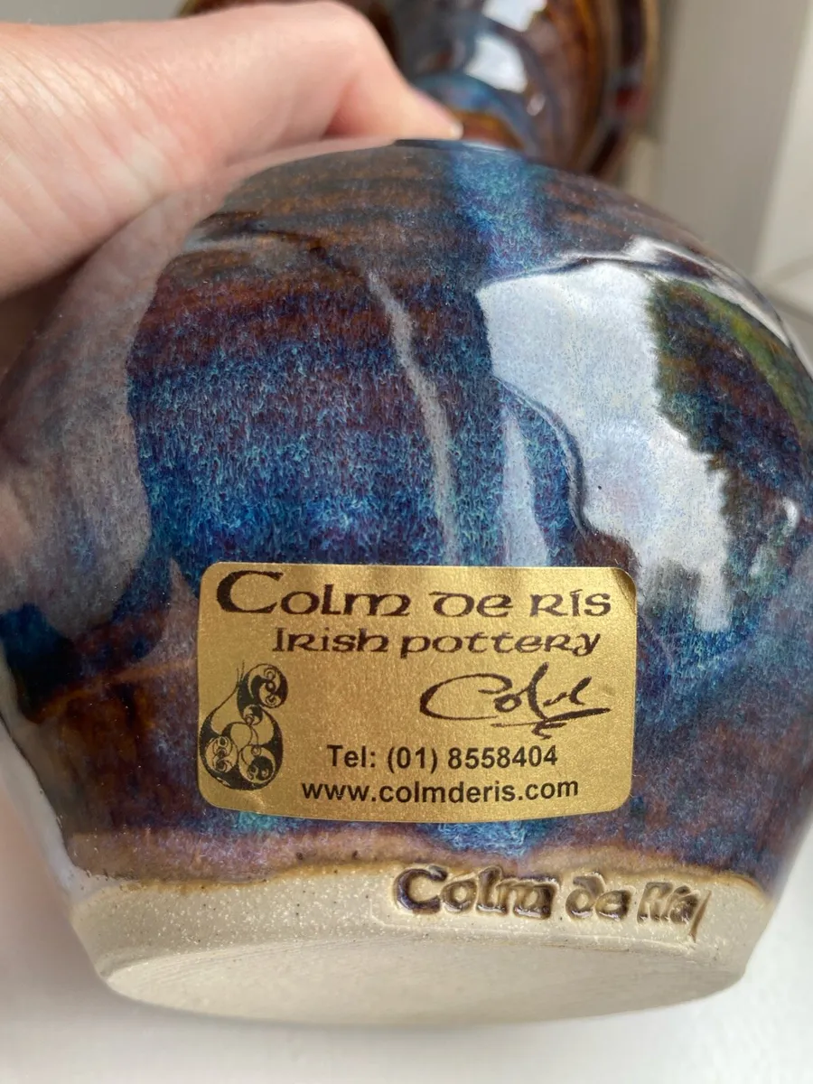 Irish handmade pottery vase by Colm De Ris - Image 2