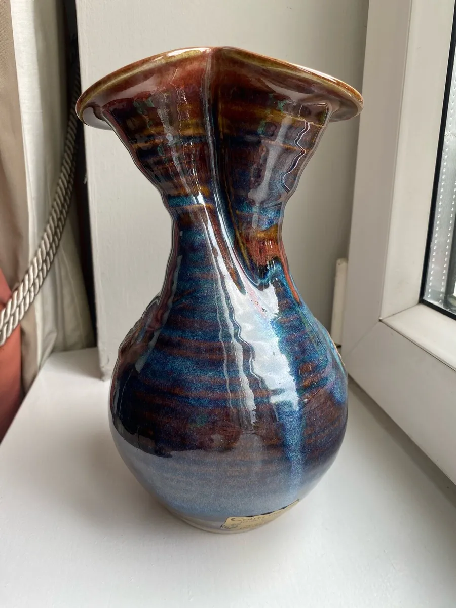 Irish handmade pottery vase by Colm De Ris - Image 3