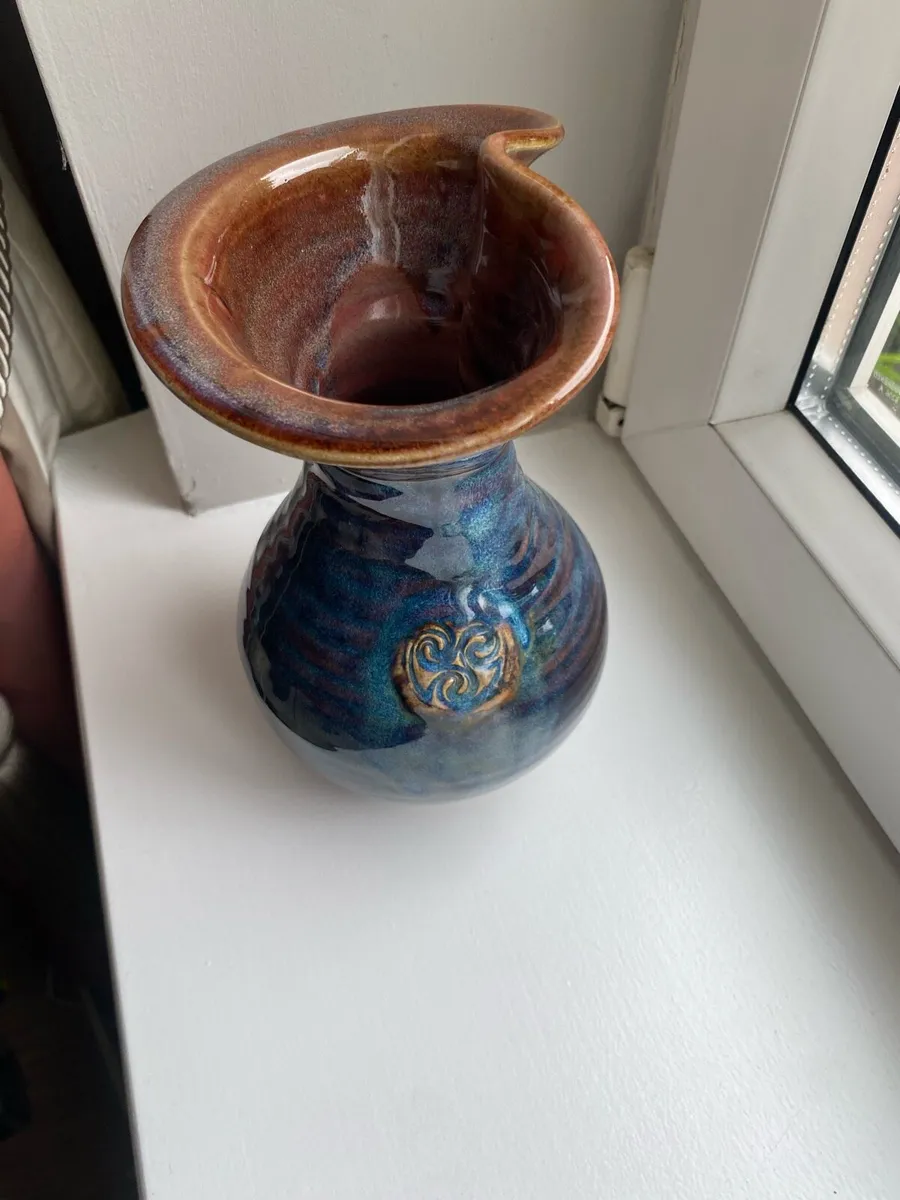 Irish handmade pottery vase by Colm De Ris - Image 4
