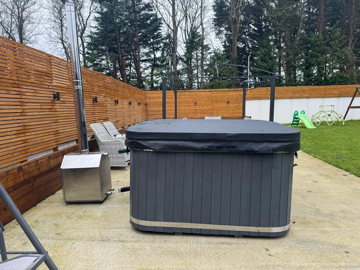 Hot tub - Image 2