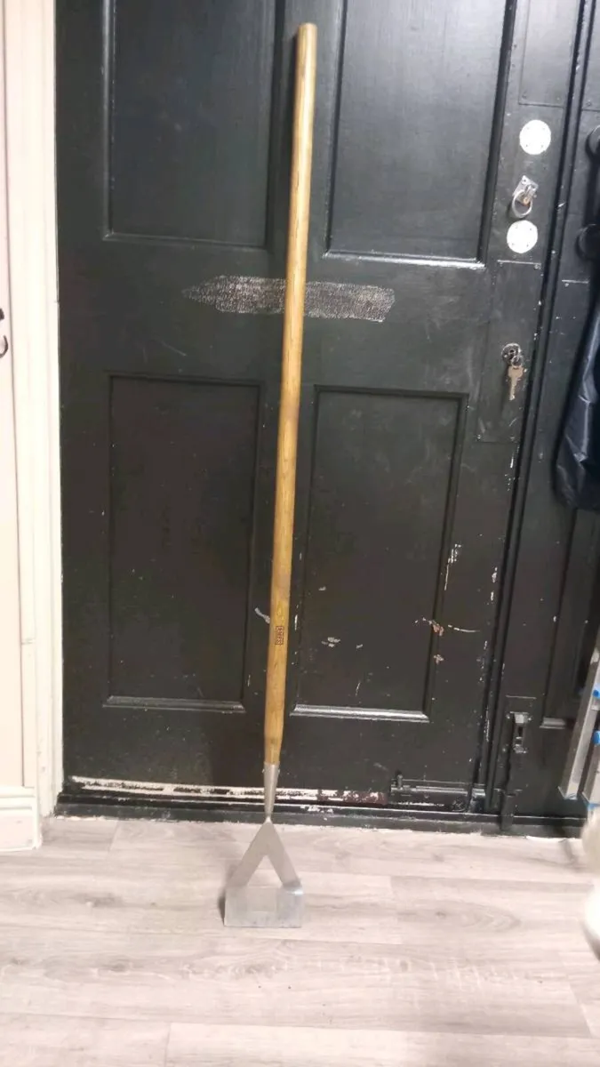 Garden hoe - Image 1