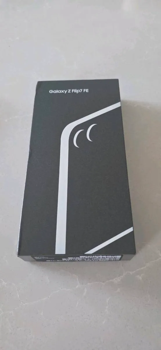 Samsung Galaxy Z Flip7 - Image 1