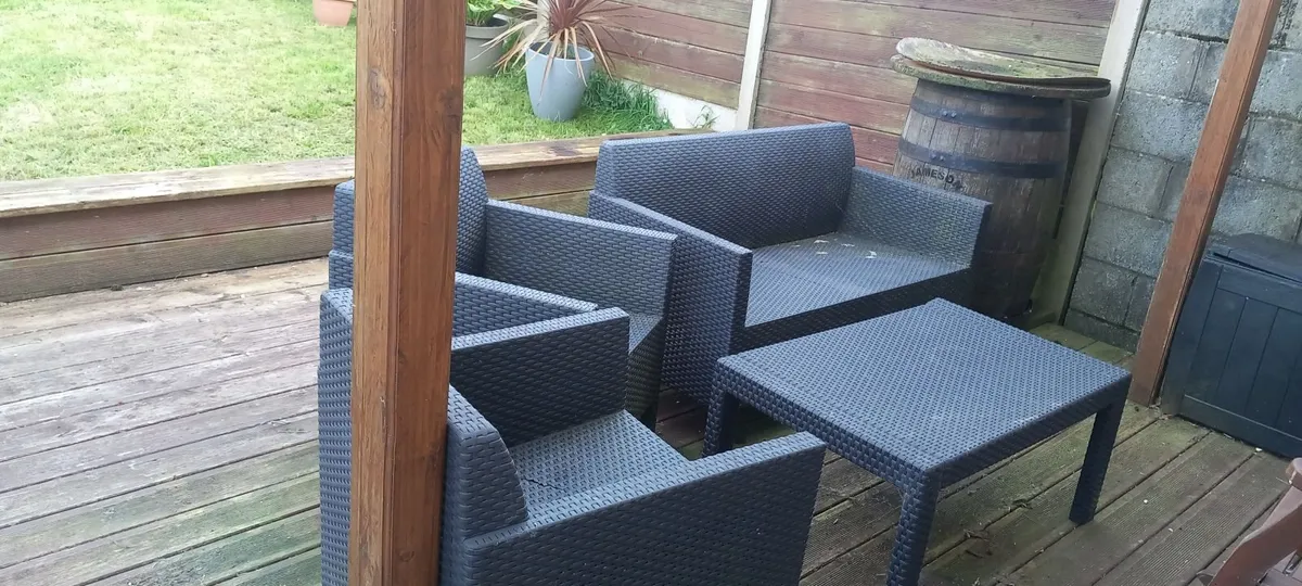 Free to take away, timber decking and pergola. - Image 4