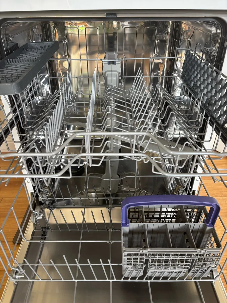 Dishwasher - Image 3