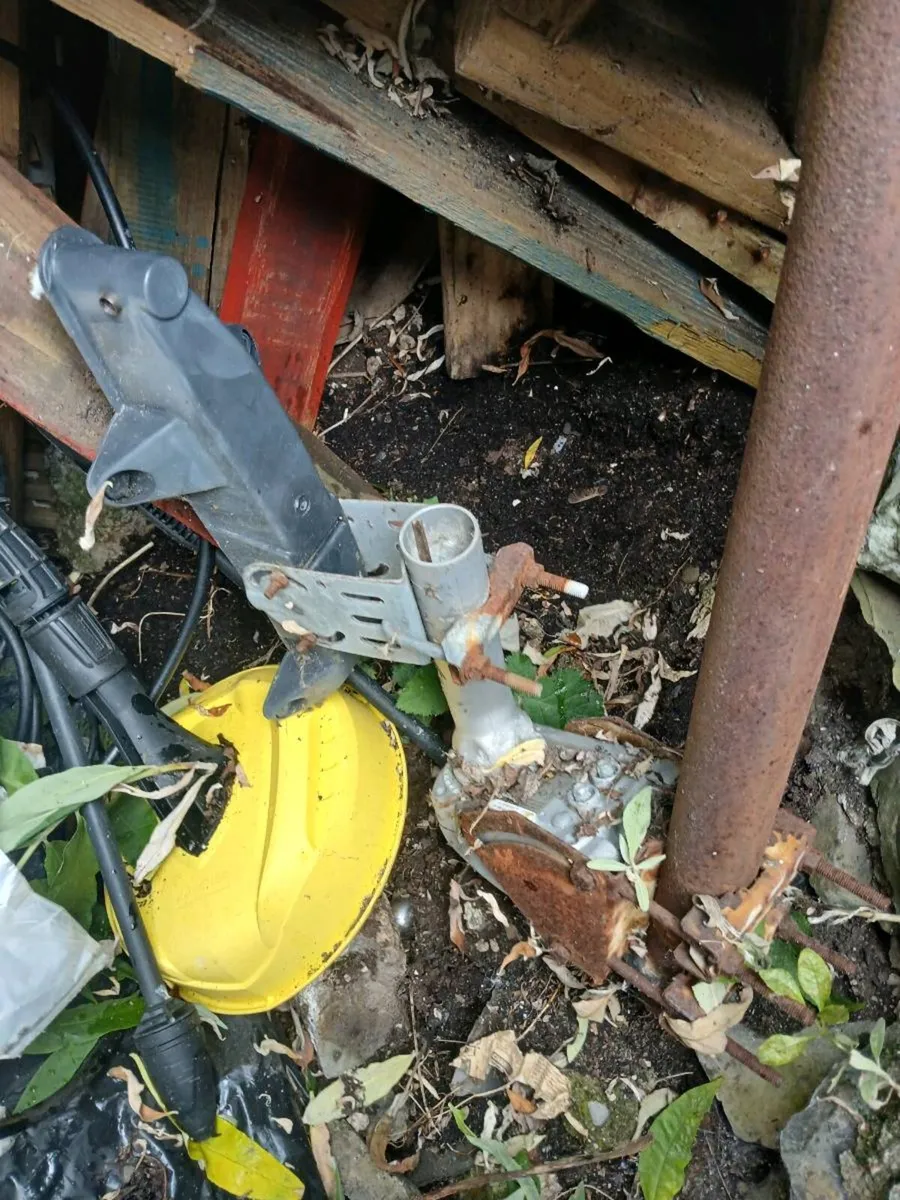 Satellite dish - Image 3