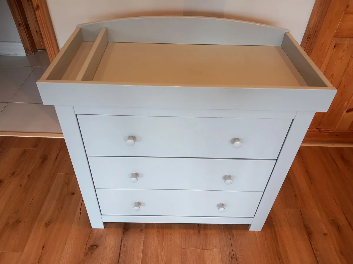 Mamas and Papas Cot, Changing Unit and Mattress - Image 3