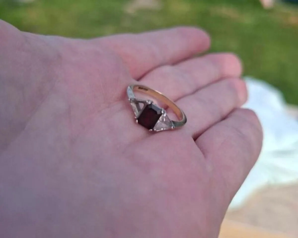 9K Gold Ring (Scrap or Repair) - Image 3
