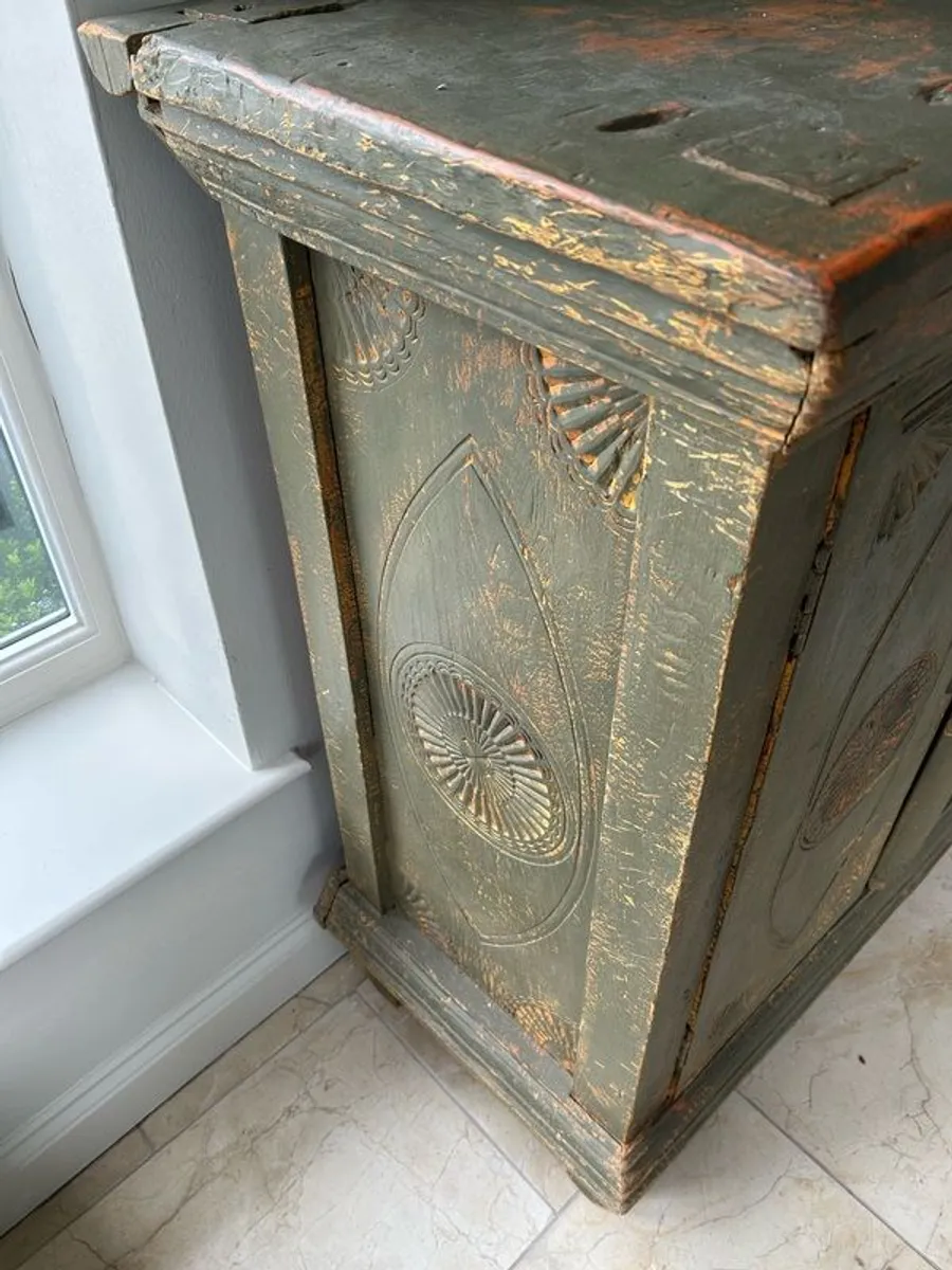 Rustic cupboard - Image 3