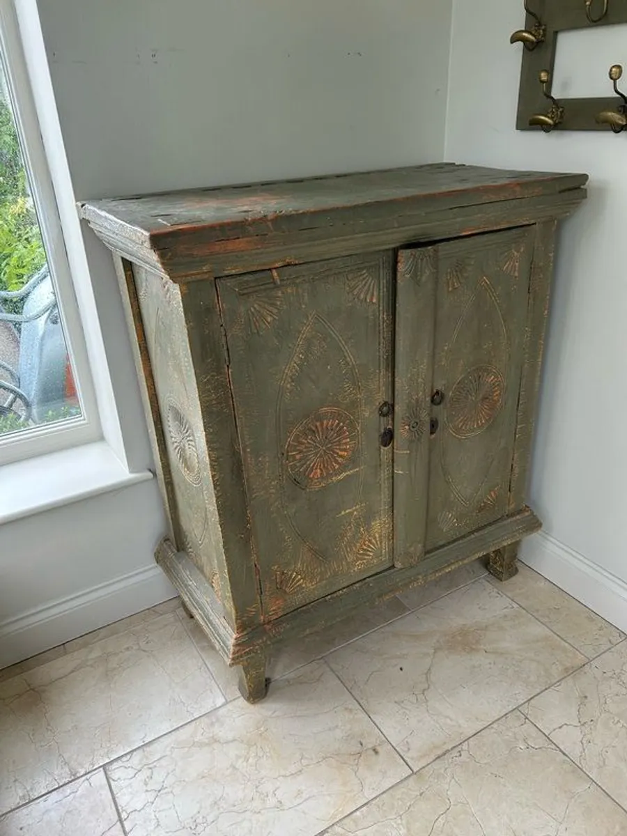 Rustic cupboard - Image 1