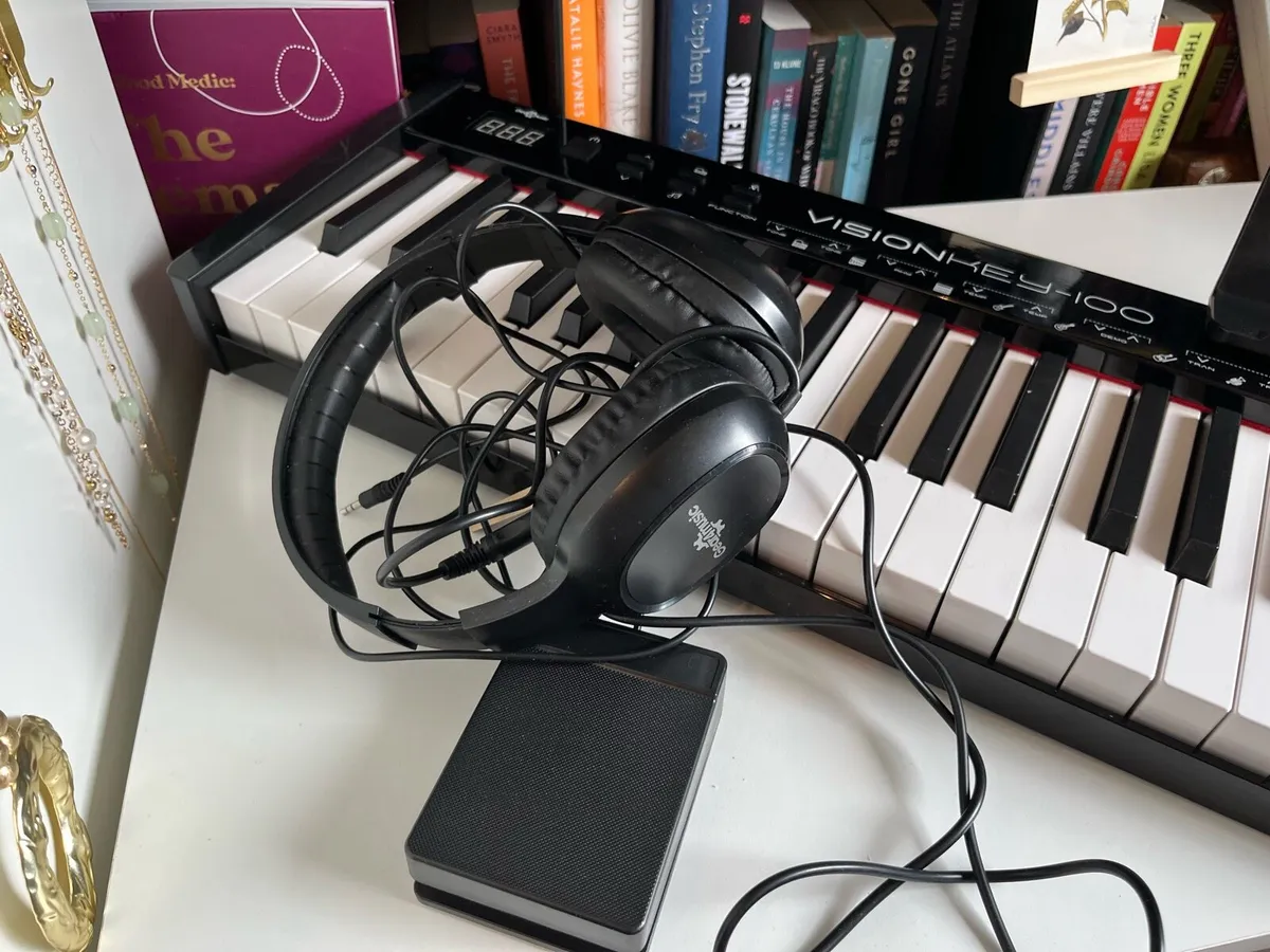 VisionKey-100 Keyboard and Accessories - Image 3