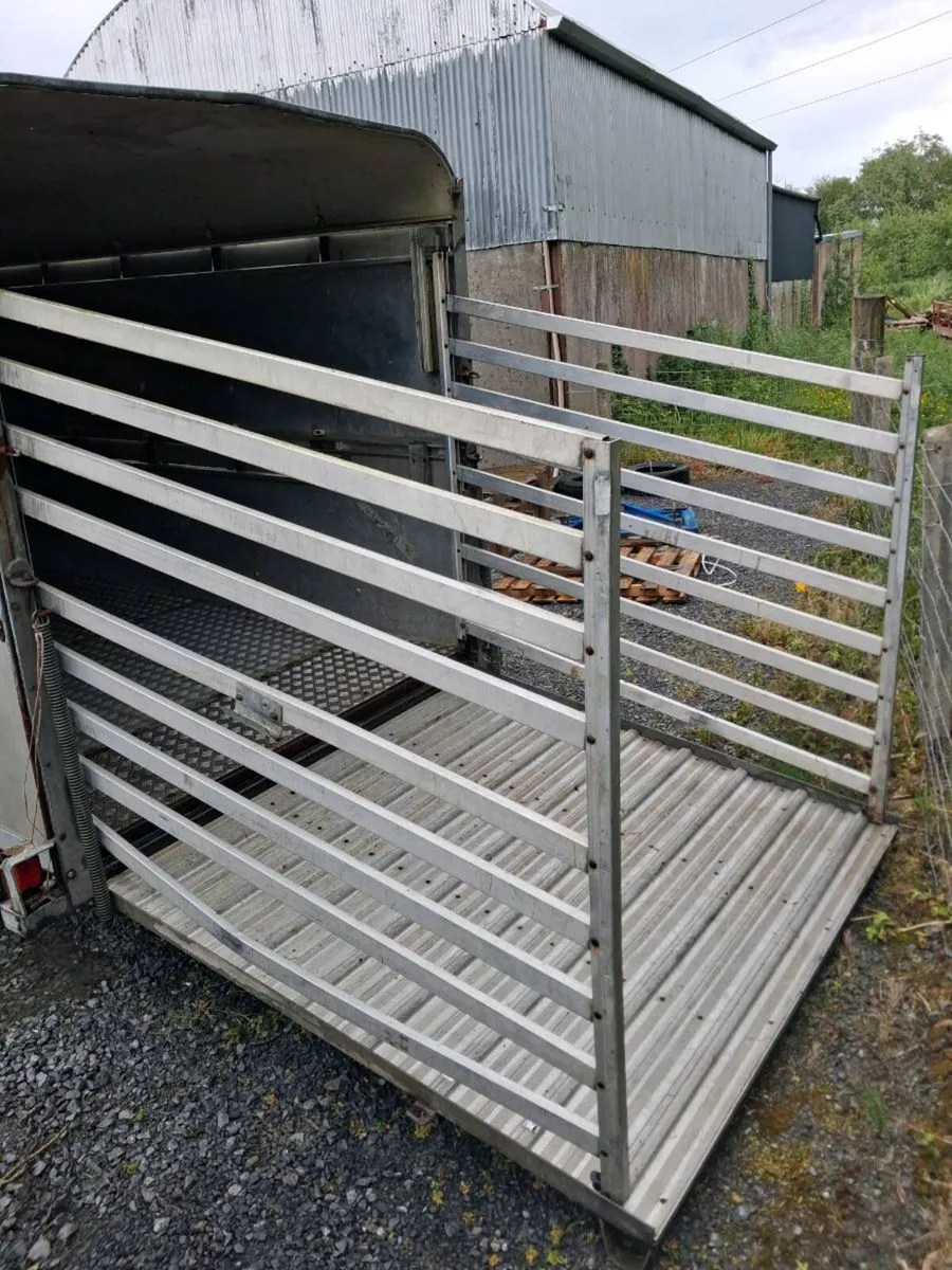 Cattel trailer - Image 4