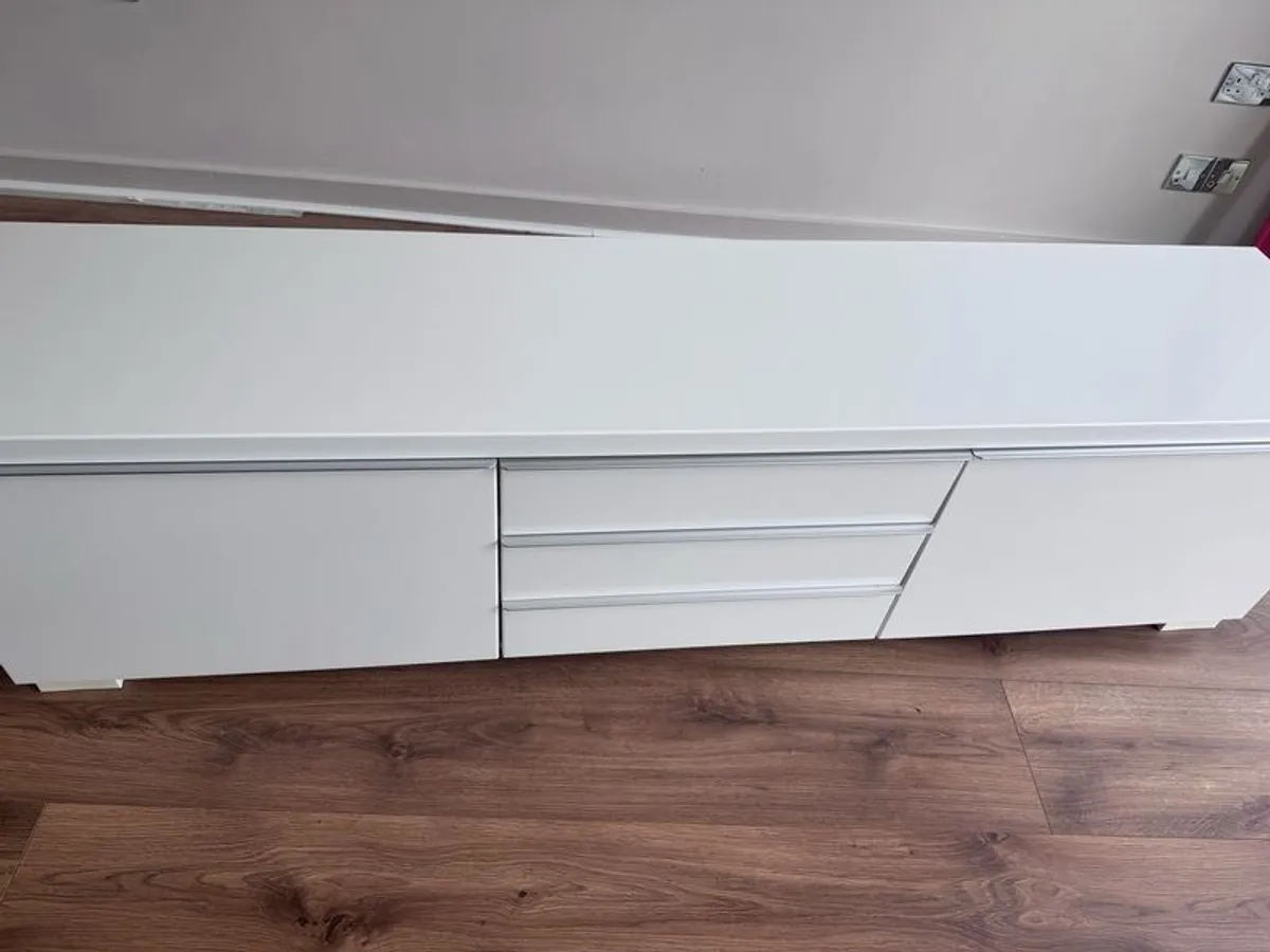 TV stand - Image 1