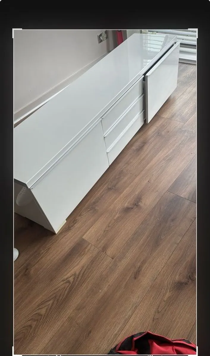 TV stand - Image 3
