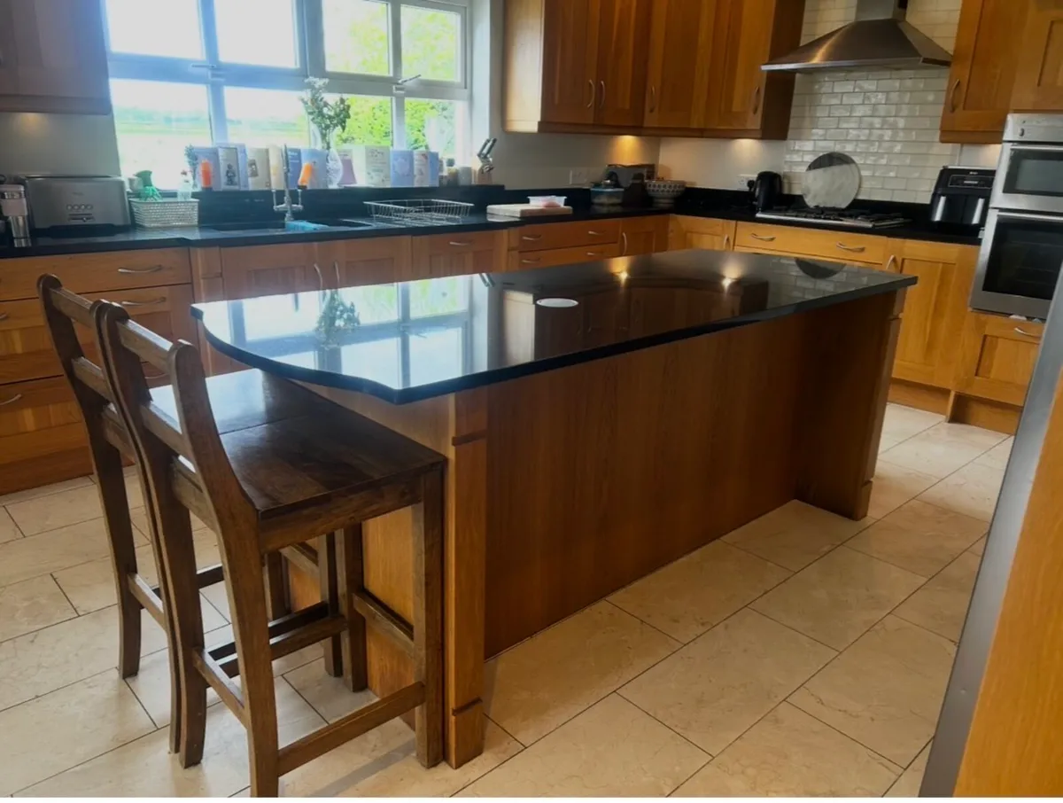 Solid kitchen with marble worktop , - Image 2