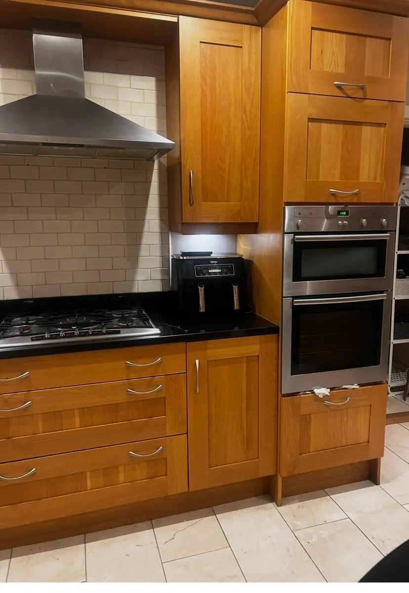 Solid kitchen with marble worktop , - Image 3