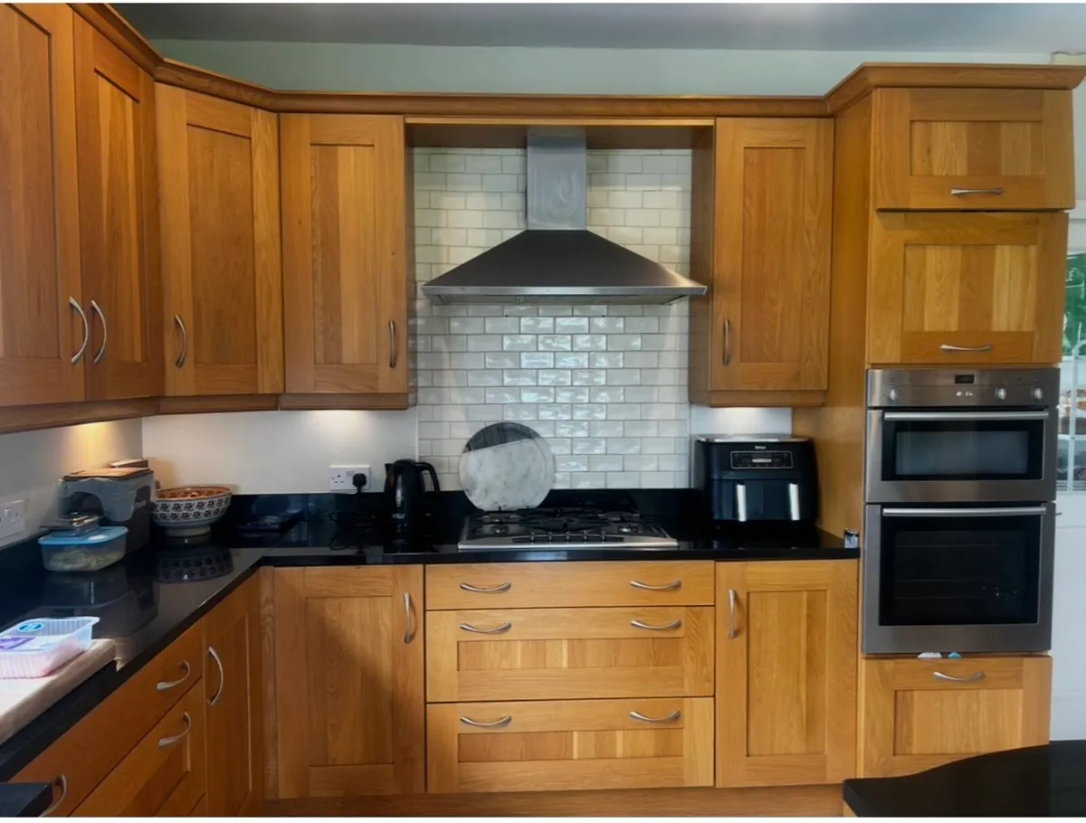 Solid kitchen with marble worktop , - Image 4