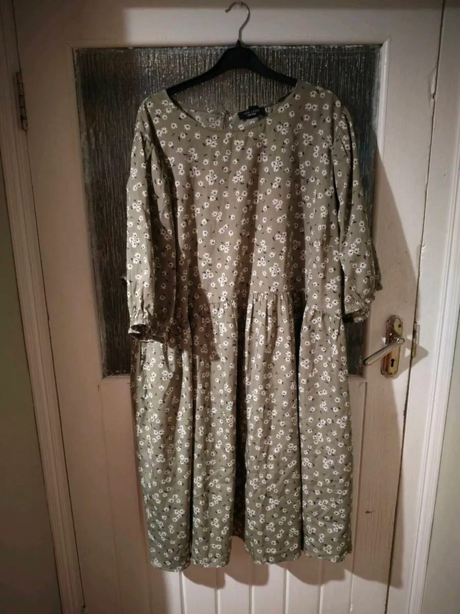 New look Curves, Sage green Floral dress.
Size 26. - Image 1