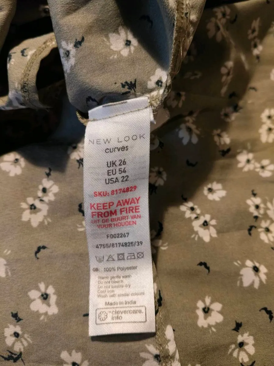 New look Curves, Sage green Floral dress.
Size 26. - Image 4