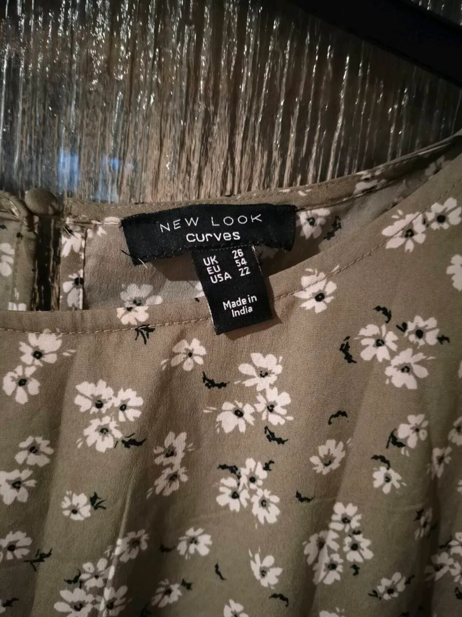New look Curves, Sage green Floral dress.
Size 26. - Image 3