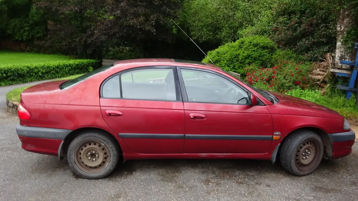 Toyota Avensis 2002 - Image 1