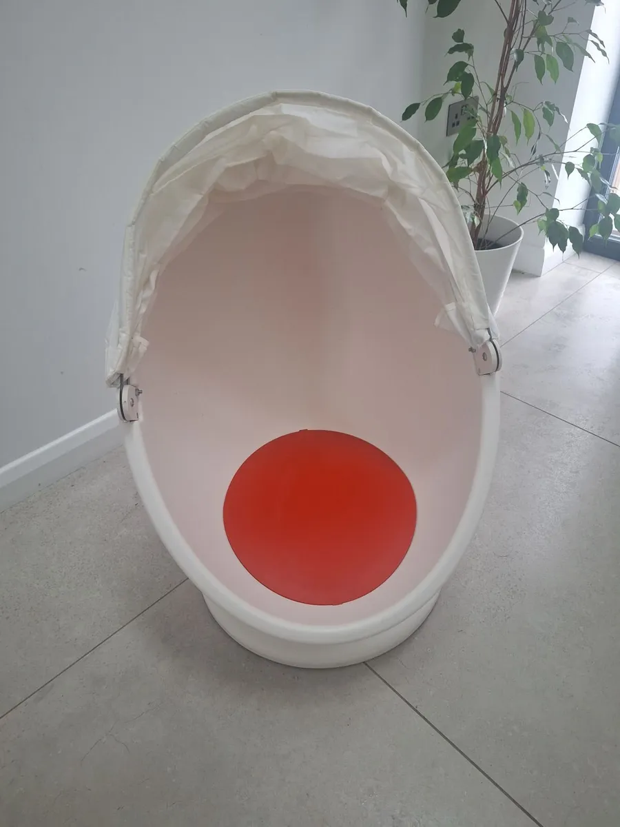 Ikea kids swivel egg chair - Image 1
