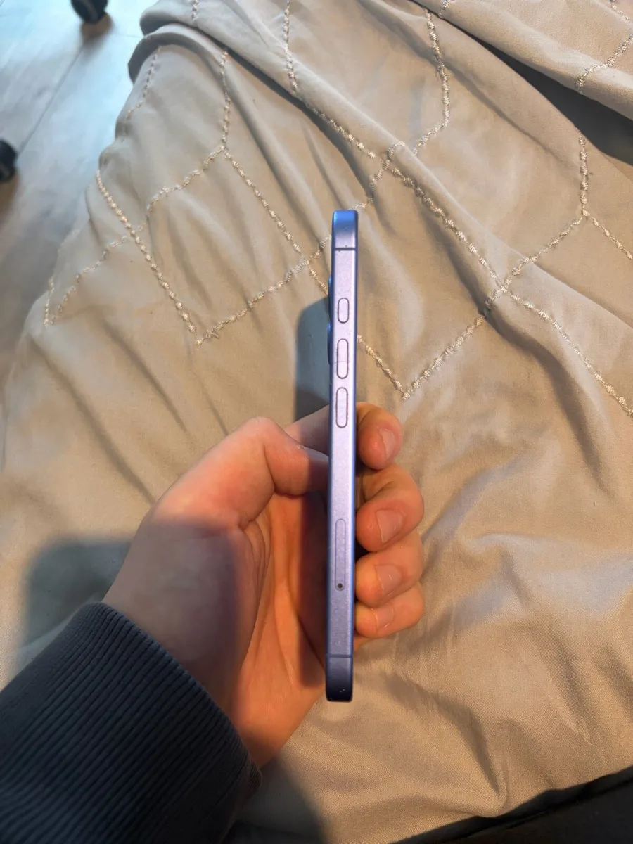 iPhone 16 128GB unlocked - Image 3