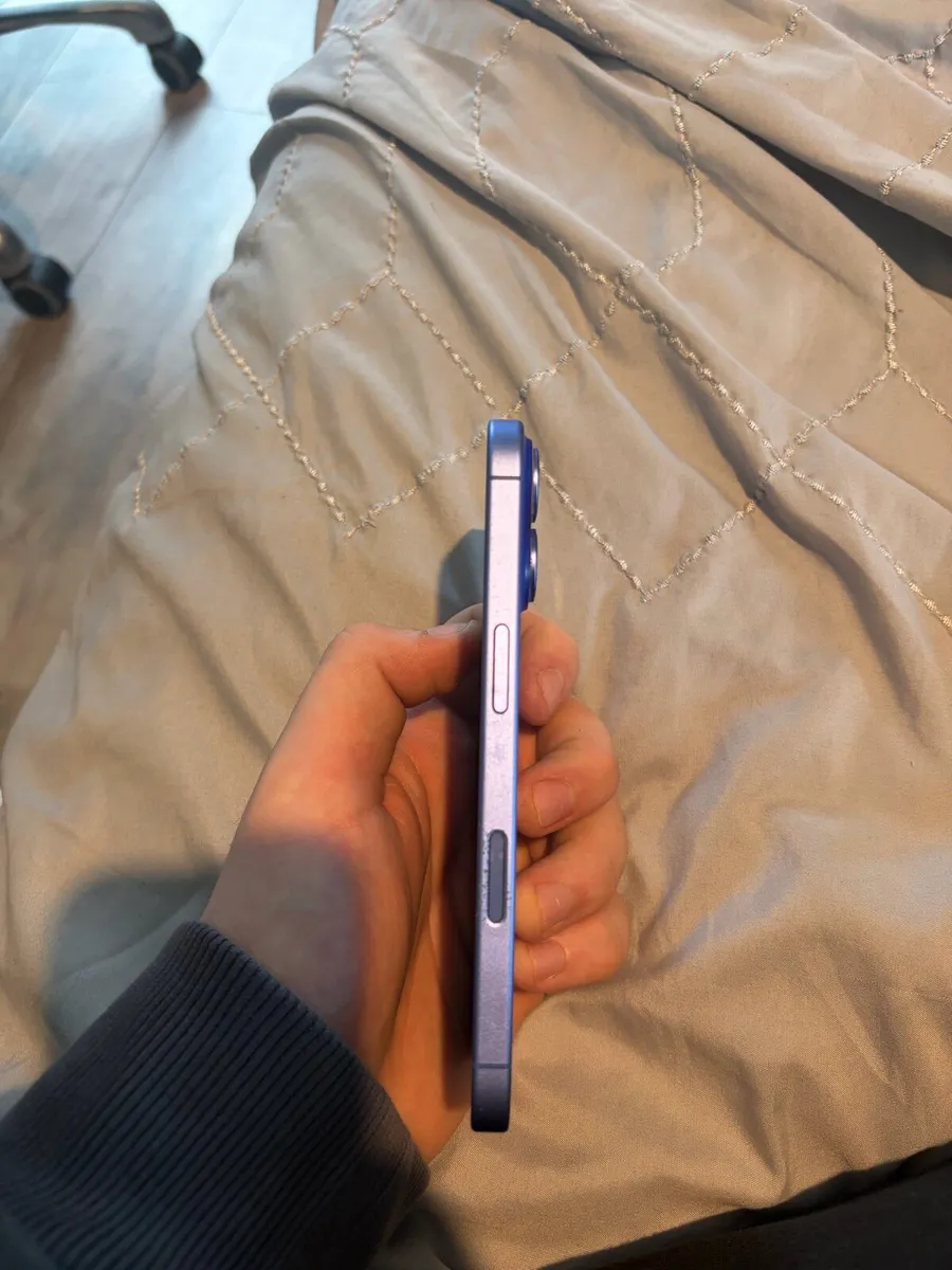 iPhone 16 128GB unlocked - Image 4