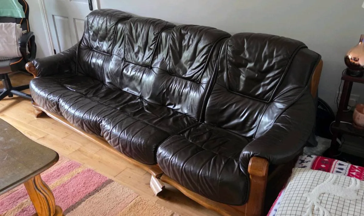 Leather sofa and table - Image 1