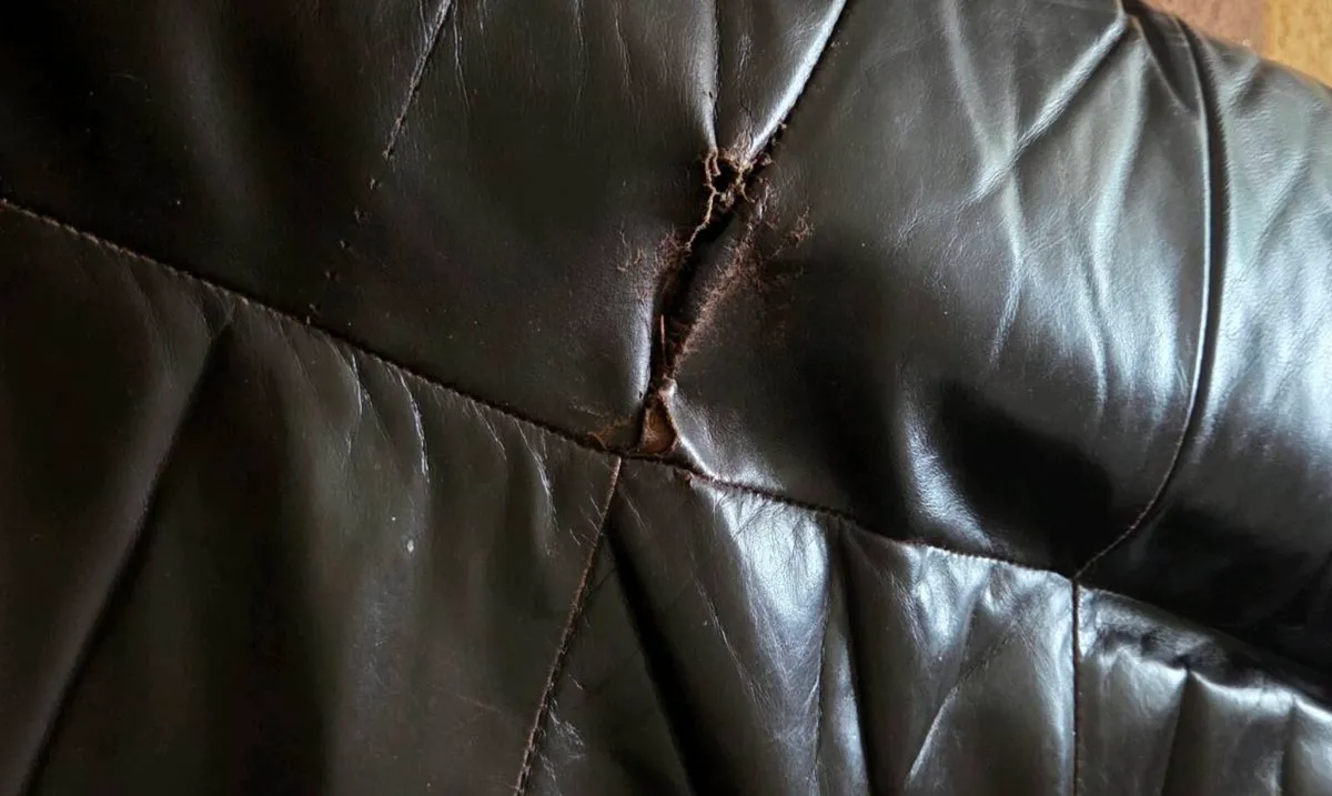 Leather sofa and table - Image 4