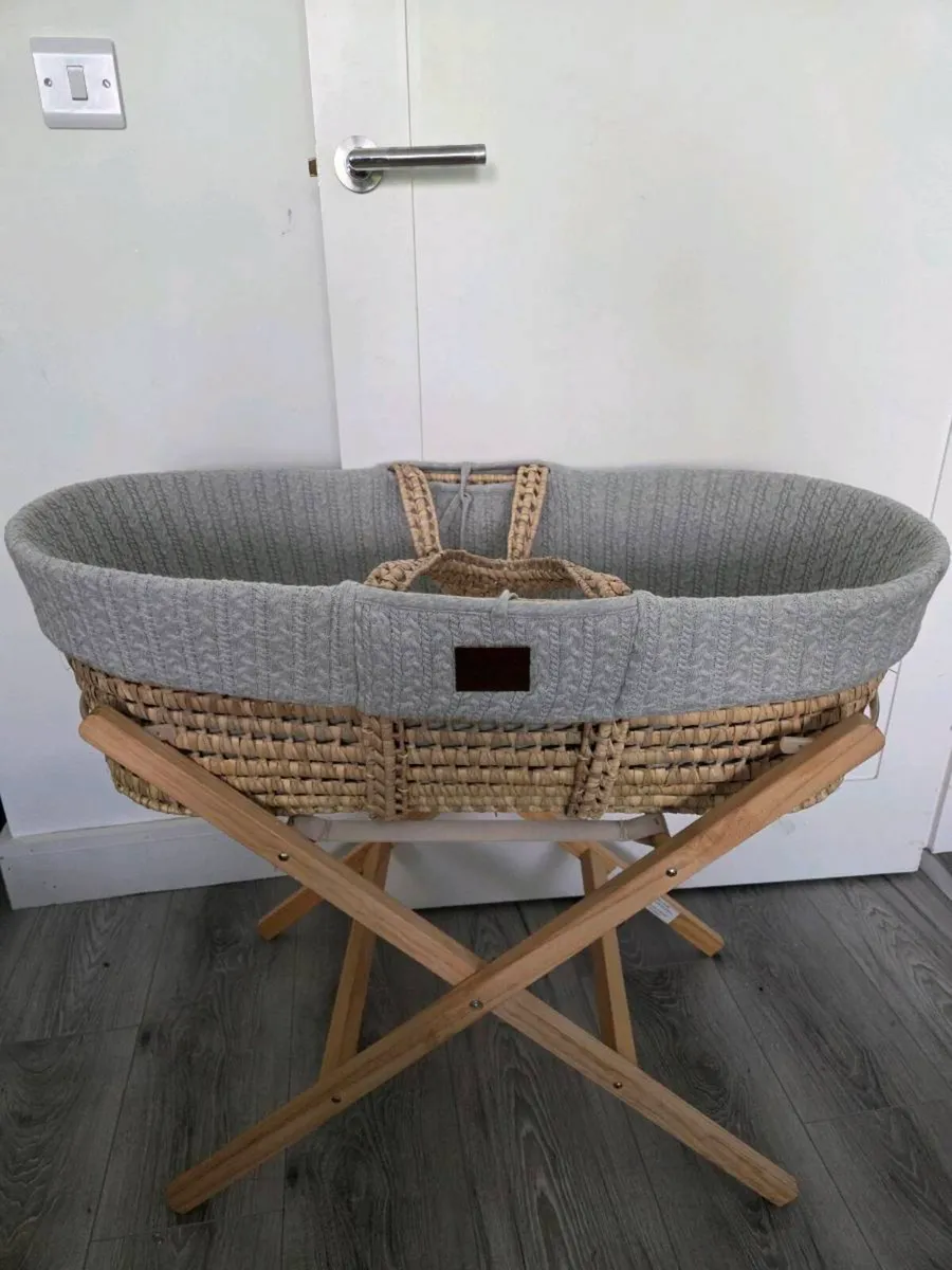 The Little Green Sheep Knitted Moses Basket - Image 1